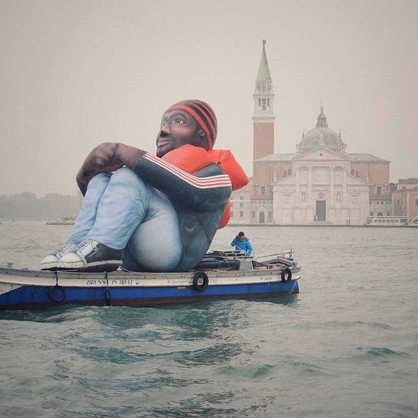 Inflatable Refugee, Venice, Italy, November 2015 picture by Dirk Kinot