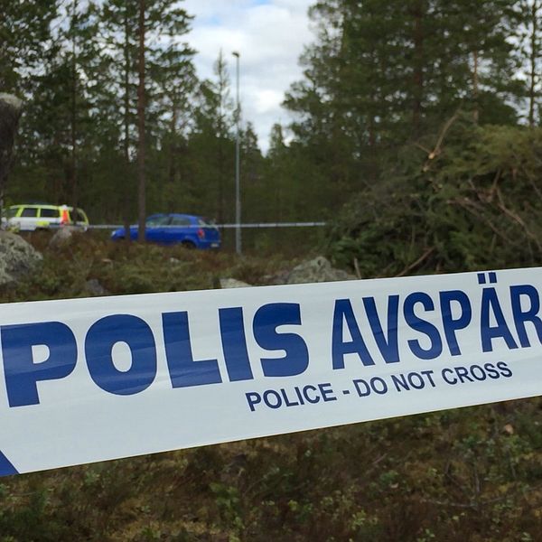 Polisen har spärrat av området.