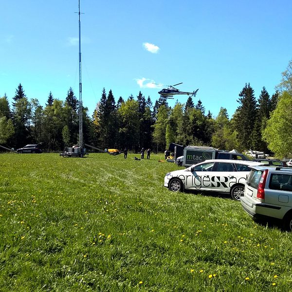 Om det skulle vara så att man lossat på muttrar för att fälla masten är det ett arbete som inte kan göras av vem som helst.