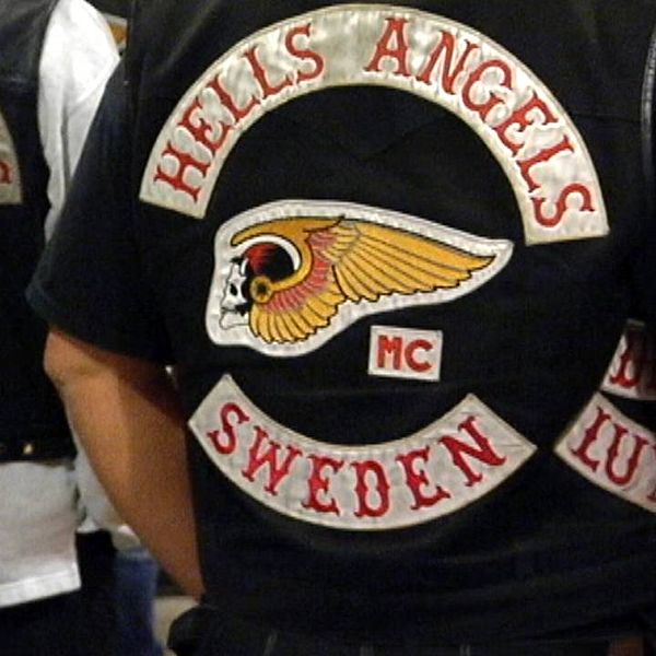 Skinnväst med Hells Angels logga på.