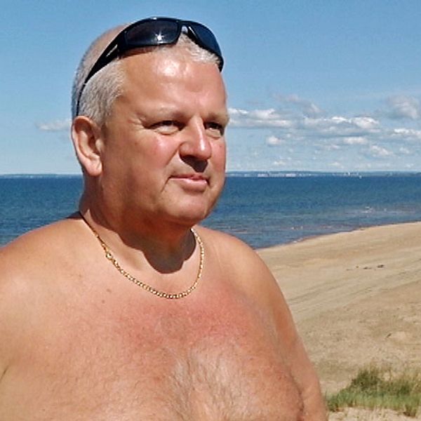 Jonas Bengtsson på stranden.