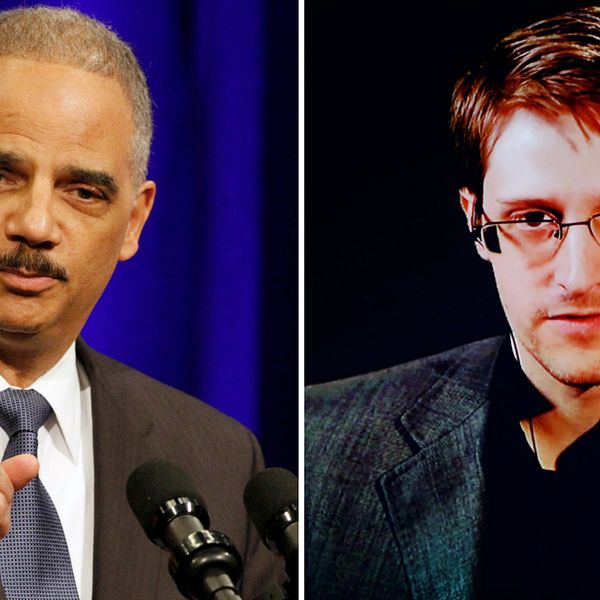 före detta amerikanske justitieministern Eric Holder och visselblåsaren Edward Snowden.