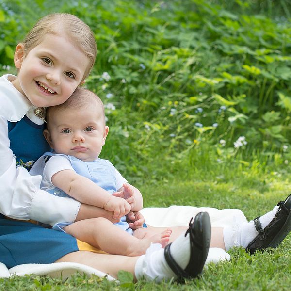 Prinsessan Estelle med lillebror prins Oscar.