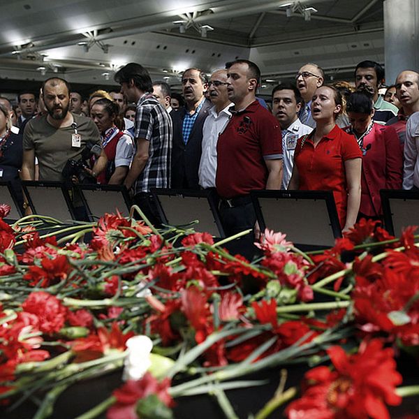 Minnesstund för de som dödats i terrordådet på storflygplatsen Atatürk i Istanbul.
