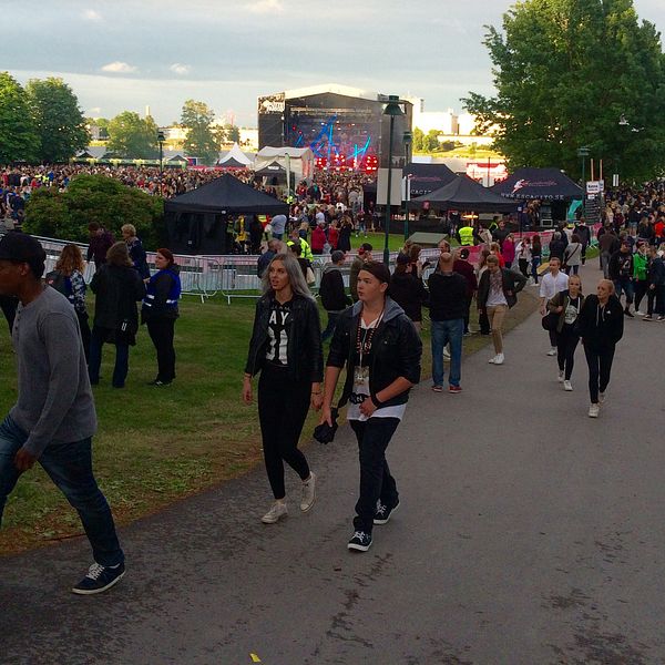 Konsertbesökare på Putte i parken. Människorna på bilden har inget med texten att göra.