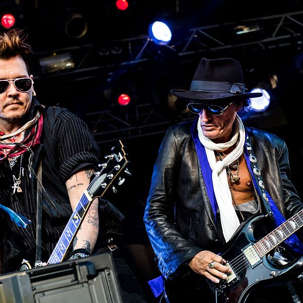 Johnny Depp och Joe Perry i gruppen Hollywood Vampires på Gröna Lund.