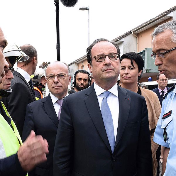 Frankrikes president François Hollande på plats i Saint-Etienne-du-Rouvray