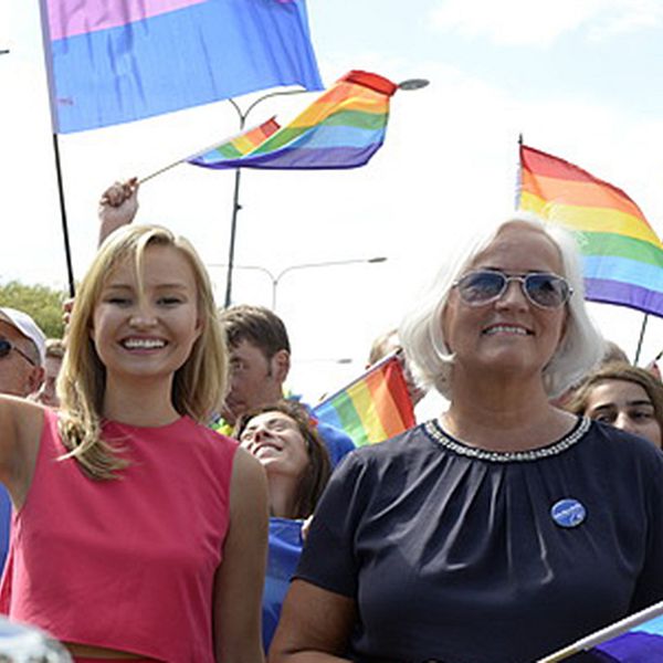 ristdemokraternas partiledare Ebba Busch Thor (KD) under lördagens Prideparad som gick genom Stockholms gator från Kungsholmstorg med slutdestination Östermalms IP.