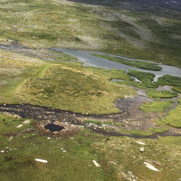 Kratern efter postflygsolyckan i Jokkmokksfjällen. Oajevágge