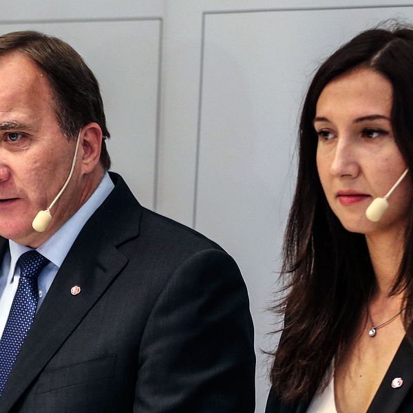 Aida Hadzialic med statsminister Stefan Löfven 2015.