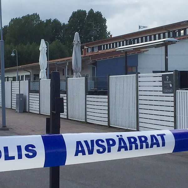 Simhall utrymdes efter gasläcka