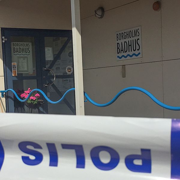 Polisavspärrning utanför Borgholms badhus.