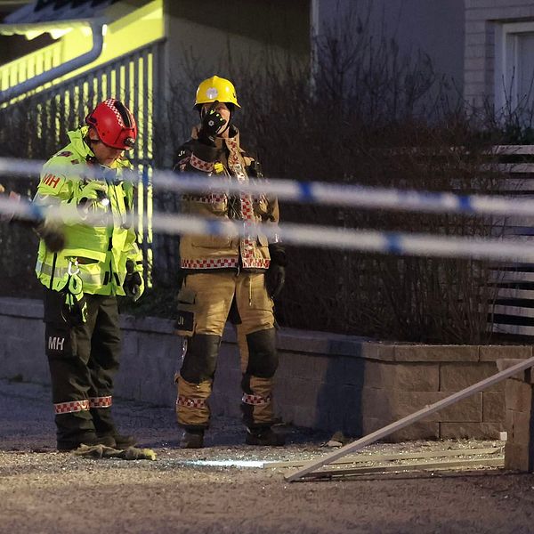 Krossat glas på marken, explosion Åkersberga