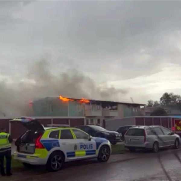 En brand utbröt i ett lägenhetshus i Åsele på måndagskvällen.