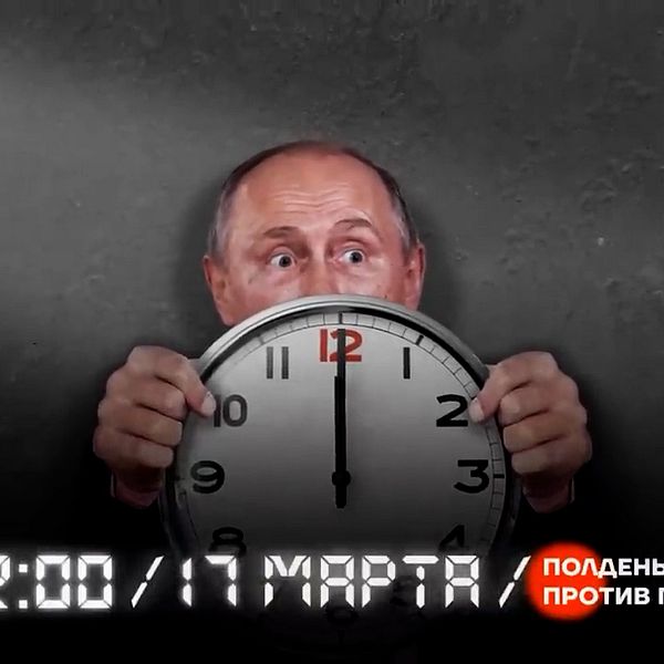 Putin gömmer sig bakom klockan