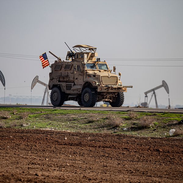 Amerikanskt militärfordon nära Qamishli i Syrien