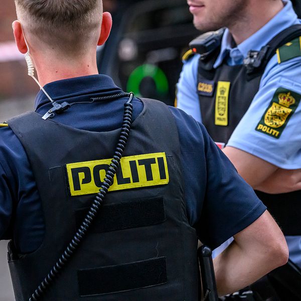 danska poliser med skyddsväst.