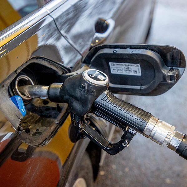 Bil tankar diesel