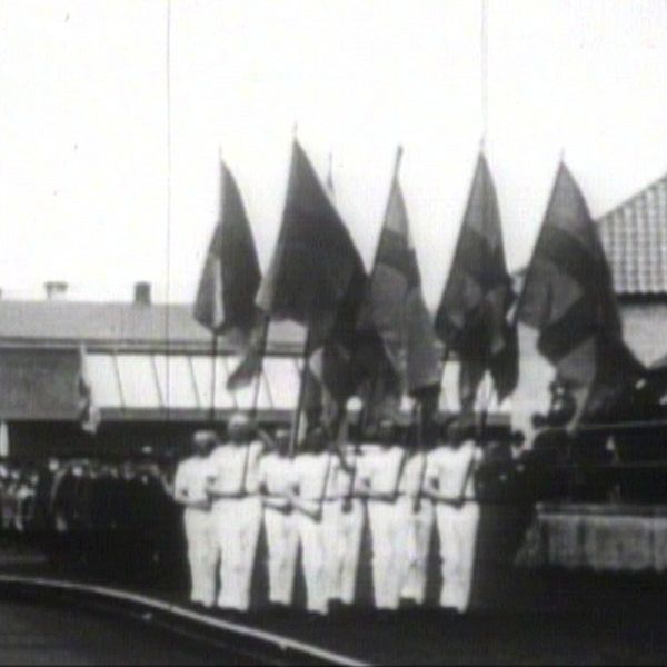 Marsch med fanor vid invigning av Strömvallen 3 juni 1923