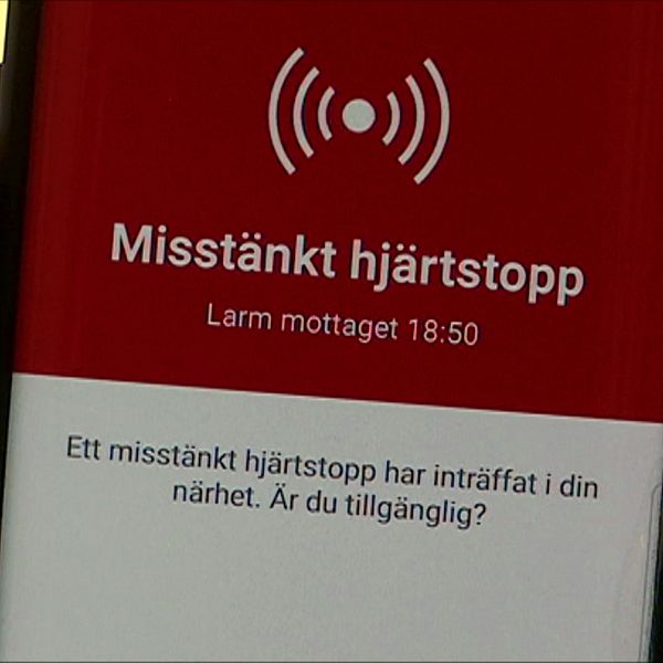 Den som är utbildad i hjärt-lungräddning (HLR) kan registrera sig till att bli så kallad sms-livräddare i mobilen.