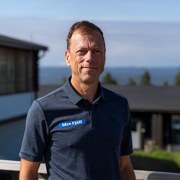 Christer Svärd, tidigare vd för Idre fjäll, står i en mörkblå piké tröja