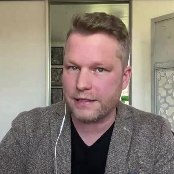 Sverigedemokraternas kulturpolitiska talesperson Alexander Christiansson vill ”motverka ortensvenska”.