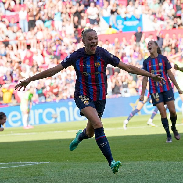 Fridolina Rolfö efter ett mål i Champions League-finalen i våras