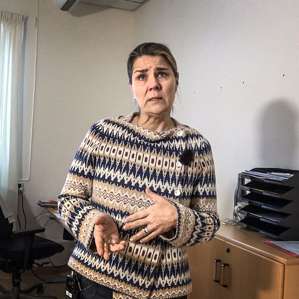 Katja Glav, verksamhetschef för barn- och ungdomspsykiatrin (BUP) ät vid sitt kontor vid Region Dalarna