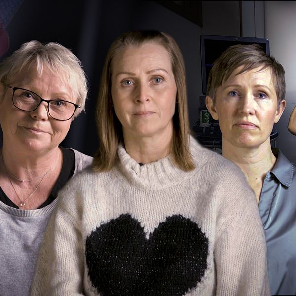 Tre personer sitter i ett rum med en undersökningsbrits och medicinsk utrustning i bakgrunden.