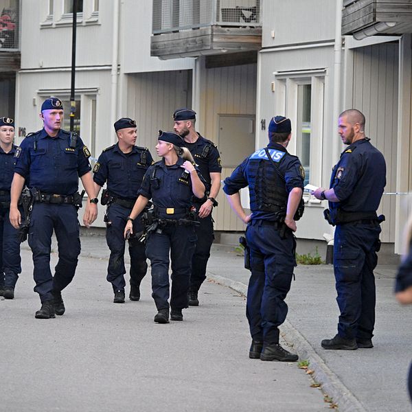 stor polisinsats i Helenelund i Sollentuna under tisdagen
