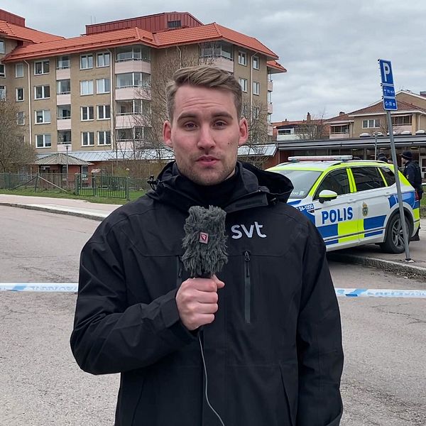 SVT:s reporter på plats i centrala Västerås efter att polisen  genomfört en insats med anledning av ett larm om grovt våldsbrott.