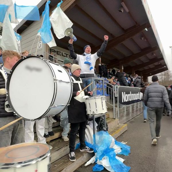 En hejarklack på plats vid Värnamos match.
