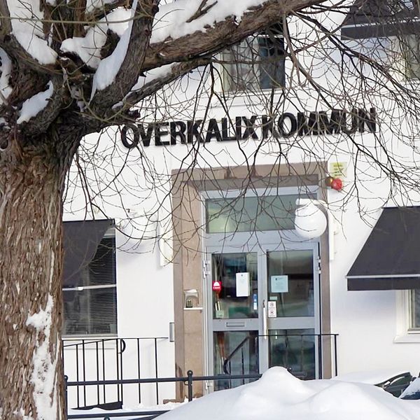 ÖVerkalix kommun. Filmad framför deras entré.