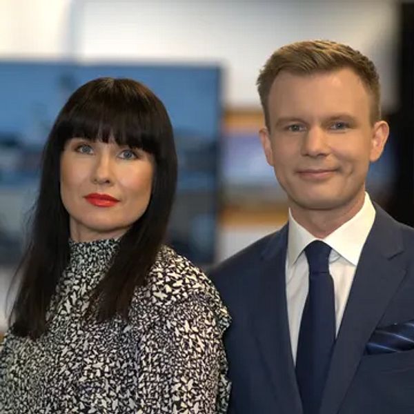Programledarna Hanna Paimela Lindberg och Matias Åberg