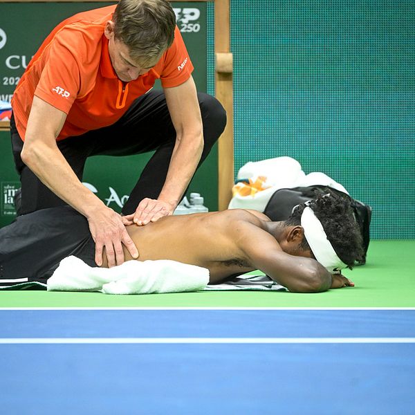 Elias Ymer tvingas bryta