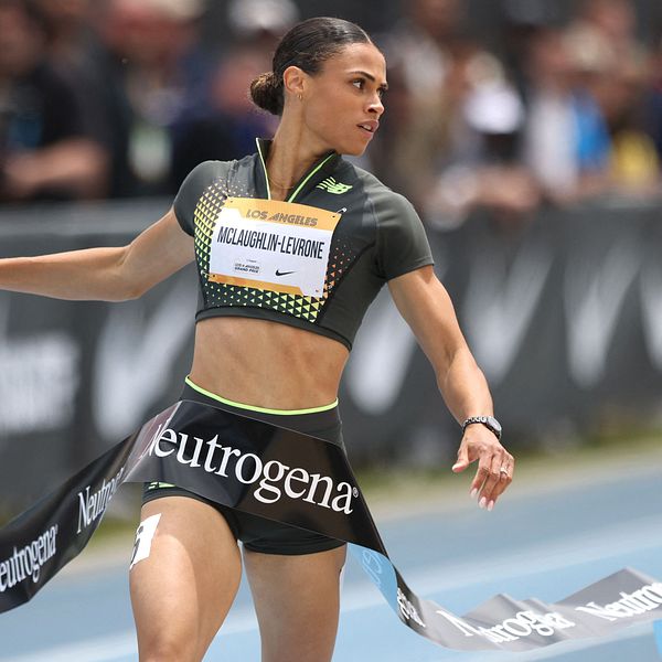 Sydney McLaughlin-Levrone var först över mållinjen i Los Angeles.