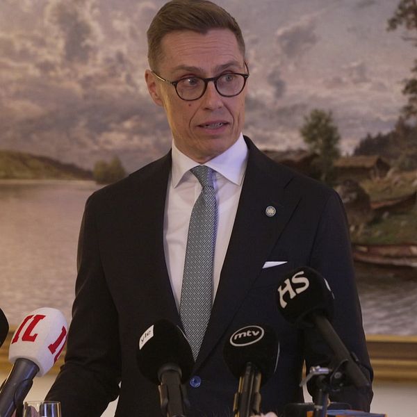 Suomen tasavallan presidentti Alexander Stubb suomalaisten toimittajien tapaamisessa Tukholmassa. Finlands president Alexander Stubb träffade finländska journalister i Stockholm