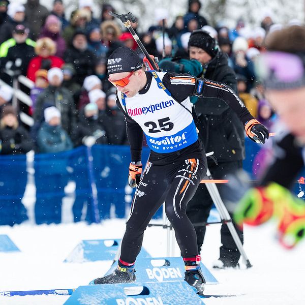 Jesper Nelin på SM i skidskytte.