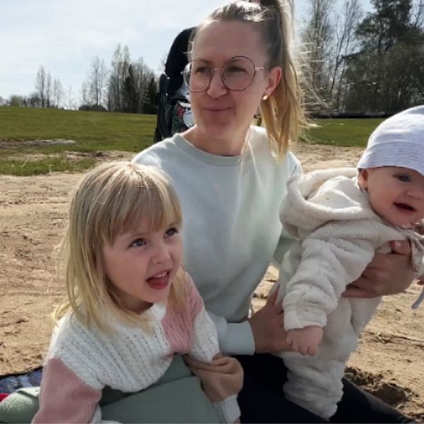 barnfamilj på stranden