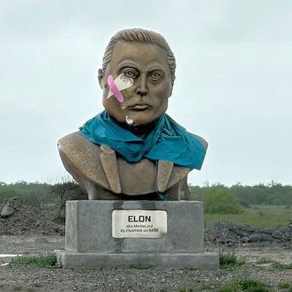 Elon Musk-staty,