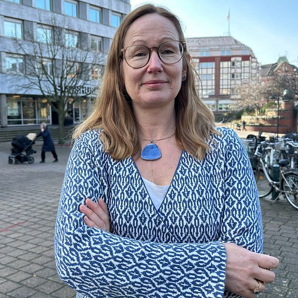 Kommunalråd för skola och fritid Sara Wettergren (L) framför stadshuset i Malmö.