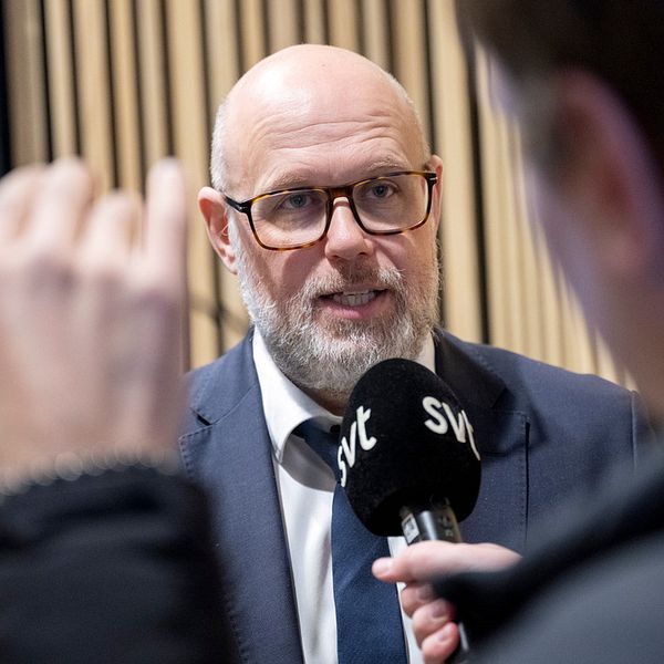Anders Elvingsson intervjuas av SVT.