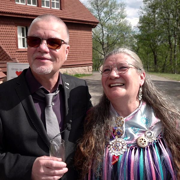 Brudpar som gifte sig i Kiruna kyrka.