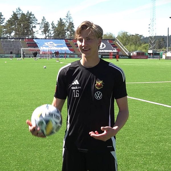 Albin Sporrong med boll på Jämtkraft arena