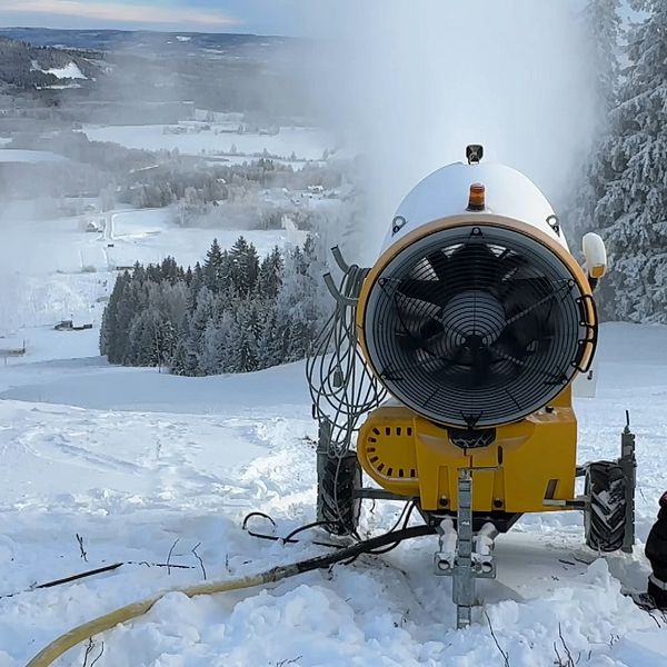 Snökanoner och slalombacke