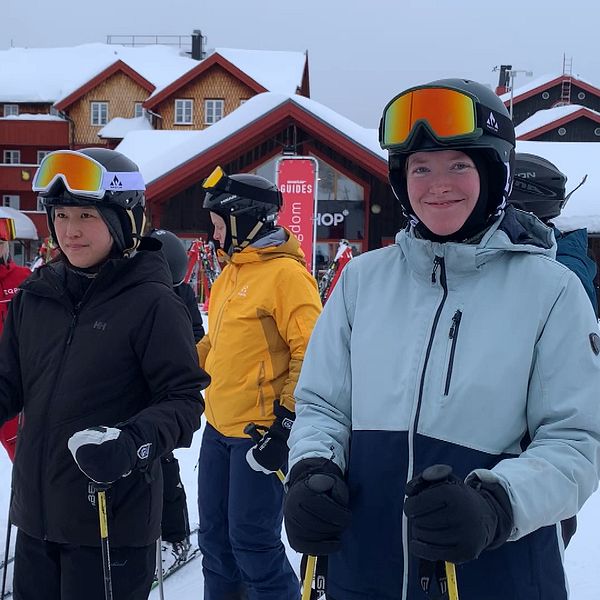 Danska turister åker skidor i Vemdalen