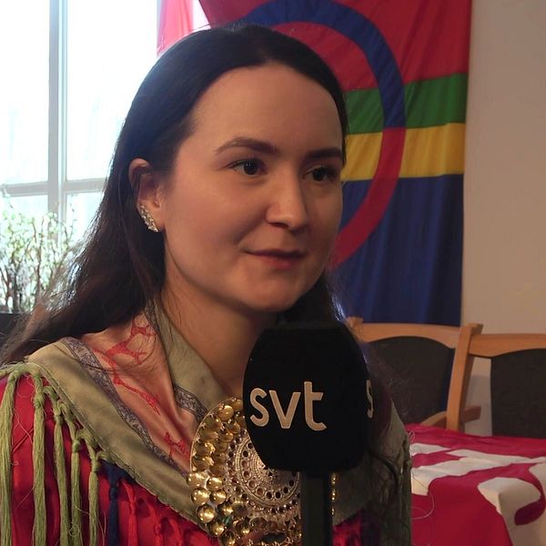 Sara-Elvira Kuhmunen har blivit omvald som Sáminuorras förbundsordförande.