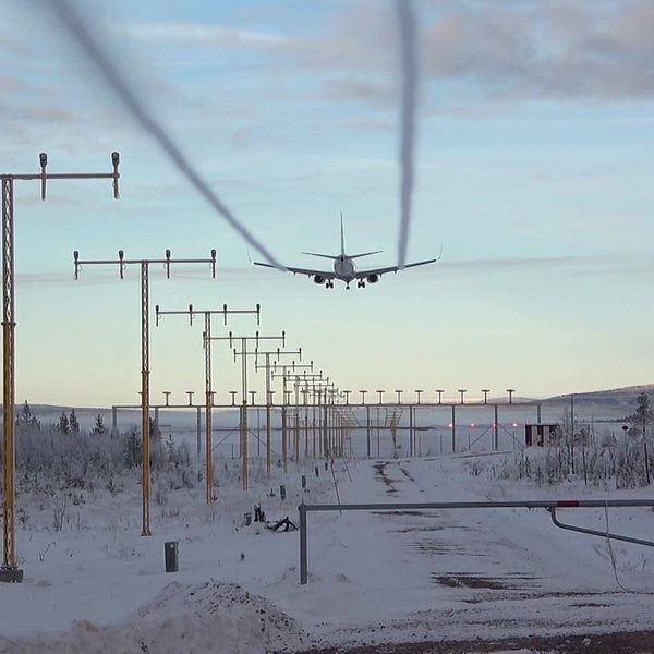 Flygplan landar vid flygplatsen i Sälenfjällen där antalet resenärer ökat med 40 procent.