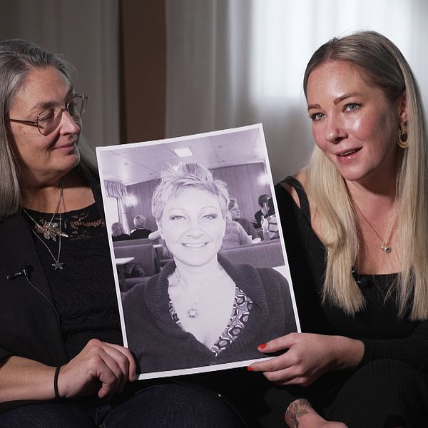 Johanna Johansson, Ellinors syster och Fanny Kronqvist Ellinors vän.