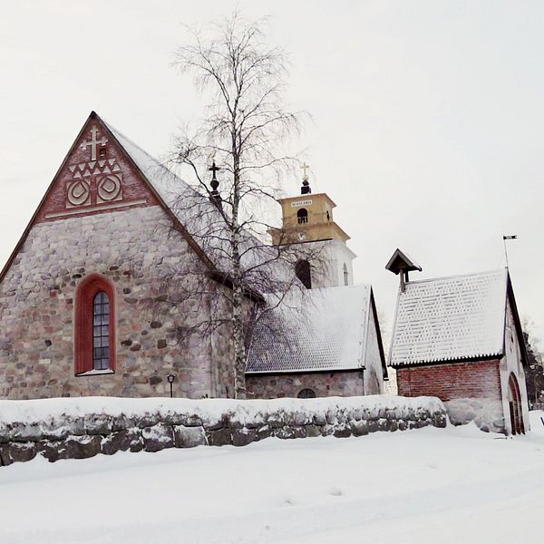 Vy över kyrkan i världsarvet Kyrkbyn, där 1800 bostadsbaracker kan placeras.